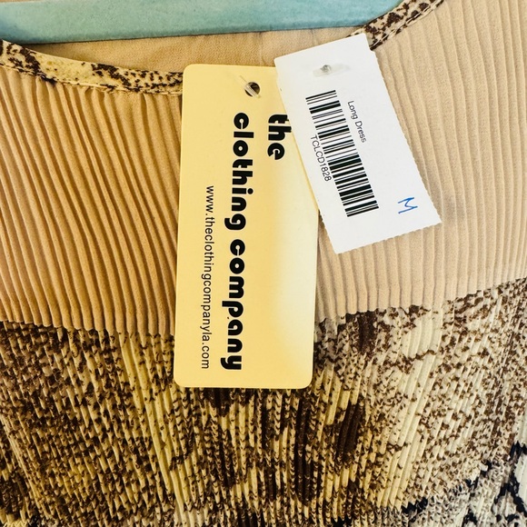 The Clothing Company Black and Cream Snake Print Maxi Dress - Picture 6 of 9